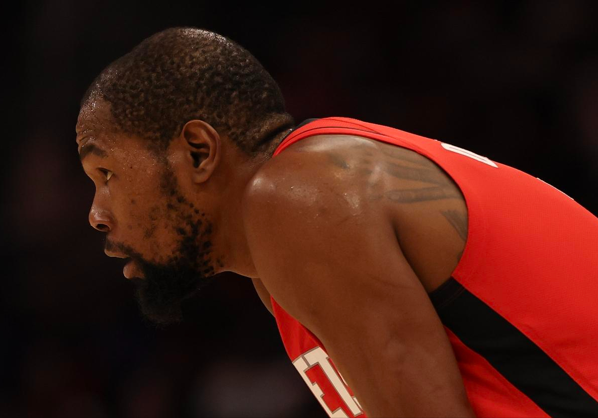 乐鱼官方入口-赛季首个背靠背胜利，KD鏖战40分钟抡冒烟了，赛后表态年轻球员